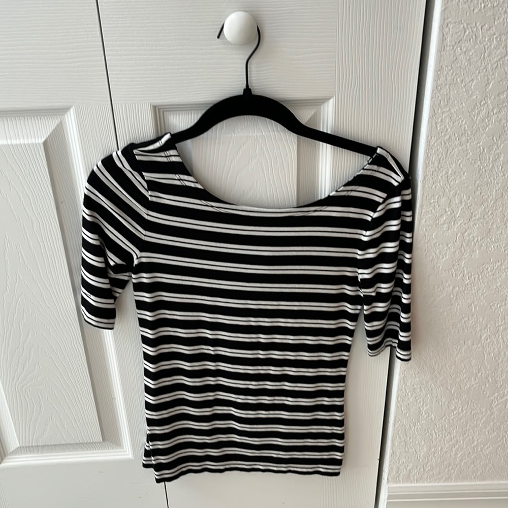 Banana Republic women’s shorts sleeve Tee
